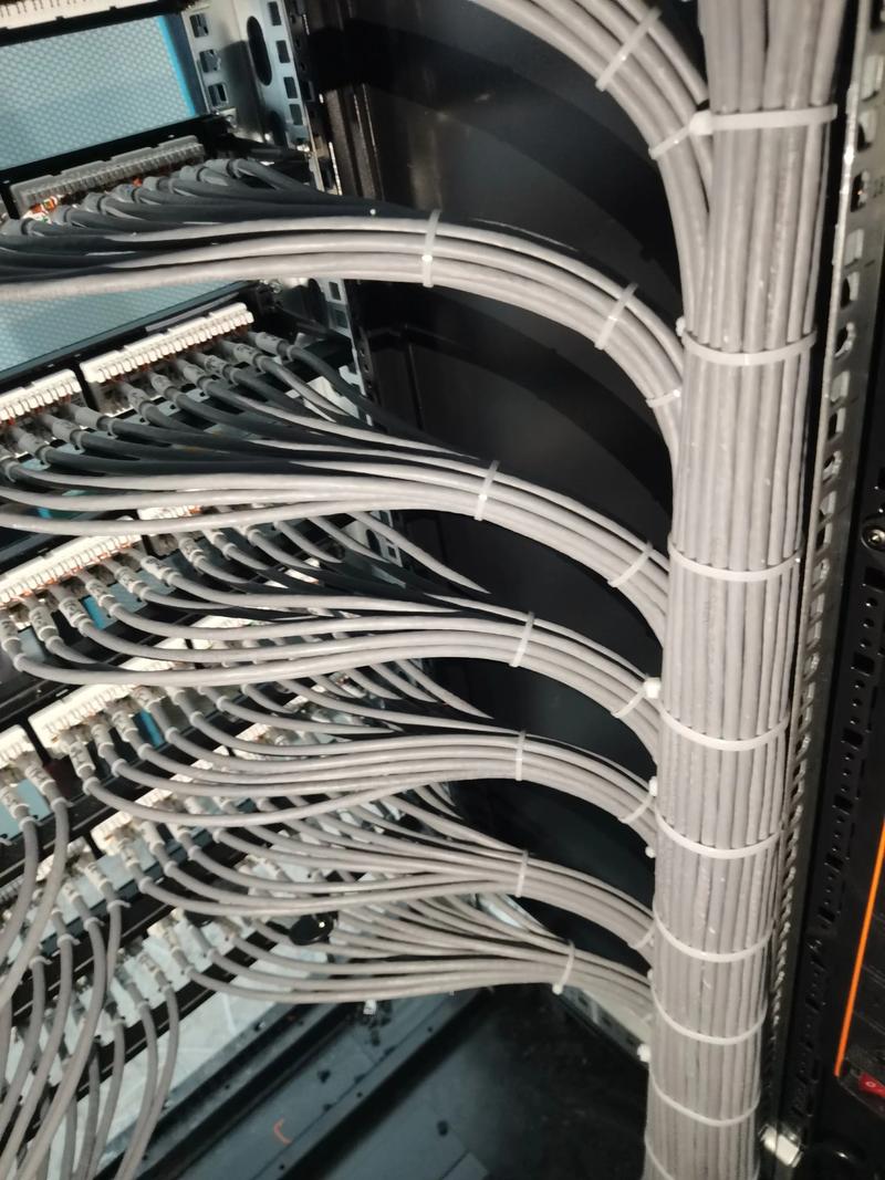 网络机柜;综合布线;配线架;理线